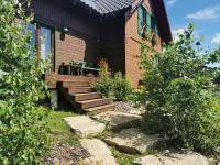 Vonkajšia záhrada v ubytovaní Apartament Zielone Okiennice