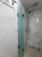 A bathroom at Alfa Studio