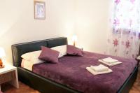 Llit o llits en una habitaci&oacute; de Apartments with a parking space Kastel Stafilic, Kastela - 5219