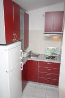 Kuchyňa alebo kuchynka v ubytovaní Apartment Pisak 4815d
