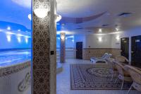 Hotel Inspira-S Tashkentの敷地内または近くにあるプール