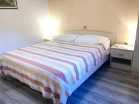Postel nebo postele na pokoji v ubytování Apartments by the sea Kozarica, Mljet - 4950