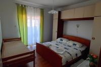 Postel nebo postele na pokoji v ubytování Apartments by the sea Kampor, Rab - 5056