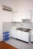 Kuchyň nebo kuchyňský kout v ubytování Apartments by the sea Necujam, Solta - 5162