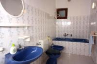 Koupelna v ubytování Apartments by the sea Necujam, Solta - 5162