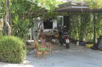 Vonkajšia záhrada v ubytovaní Apartments with a parking space Makarska - 6693