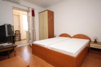 Posteľ alebo postele v izbe v ubytovaní Apartments with a parking space Makarska - 6693