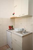 Kuchyňa alebo kuchynka v ubytovaní Apartments with a parking space Makarska - 6693