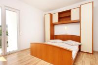 Posteľ alebo postele v izbe v ubytovaní Apartments by the sea Drvenik Donja vala, Makarska - 6701