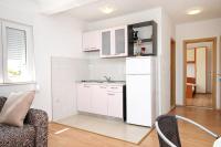 Kuchyňa alebo kuchynka v ubytovaní Apartments by the sea Drvenik Donja vala, Makarska - 6701