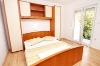Posteľ alebo postele v izbe v ubytovaní Apartments by the sea Drvenik Donja vala, Makarska - 6701