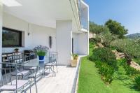Vonkajšia záhrada v ubytovaní Villa des Oliviers