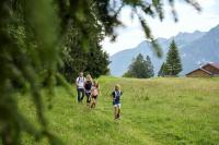 Majutusasutuses Chalet Tschengla peatuv perekond