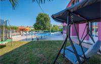 Bazén v ubytování Holiday Home Kapelica V nebo v jeho okolí