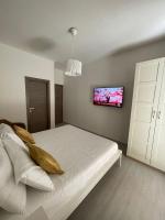 A television and/or entertainment centre at Anfra B&B
