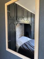 Łóżko lub łóżka w pokoju w obiekcie Maison familiale et cosy