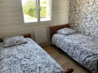 Łóżko lub łóżka w pokoju w obiekcie Maison familiale et cosy