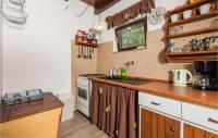 Kuchyňa alebo kuchynka v ubytovaní 2 Bedroom Beautiful Home In Cavle