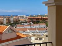 Nespecifikovaný výhled na destinaci Los Cristianos nebo výhled na město při pohledu z apartmánu