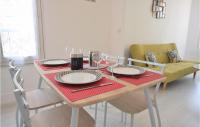 Część wypoczynkowa w obiekcie Cozy Apartment In Mers-Les-Bains