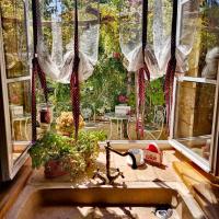 Vonkajšia záhrada v ubytovaní Villa Festina Lente - cosy & authentic villa with private heated pool