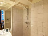 Ein Badezimmer in der Unterkunft Canal Hideaway