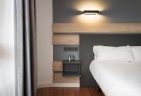 Postel nebo postele na pokoji v ubytování Hotel Alda Centro Gijón