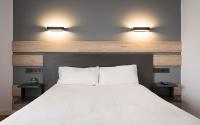 Postel nebo postele na pokoji v ubytování Hotel Alda Centro Gijón