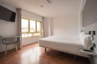 Postel nebo postele na pokoji v ubytování Hotel Alda Centro Gijón