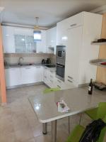 Kuchyň nebo kuchyňský kout v ubytování Playa Blanca Center Ocean View Apartment