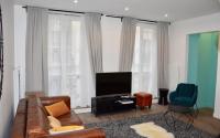 Telewizja i/lub zestaw kina domowego w obiekcie Elégant appartement dans le quartier Concorde à Paris