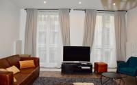 Telewizja i/lub zestaw kina domowego w obiekcie Elégant appartement dans le quartier Concorde à Paris