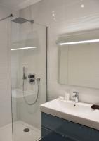 Łazienka w obiekcie Elégant appartement dans le quartier Concorde à Paris