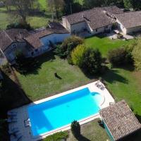 Bazén v ubytovaní Gîte du Tilleul 6 pers - Au Clos de Parranquet alebo v jeho blízkosti