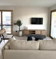 TV a/nebo společenská místnost v ubytování Acacias Suites Apartments Salou