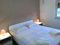 Posteľ alebo postele v izbe v ubytovaní Apartments with parking spaces Rukavac, Vis - 8839