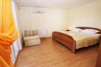 Postel nebo postele na pokoji v ubytování Apartments by the sea Trogir - 8683