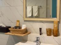 Ein Badezimmer in der Unterkunft Le Petit Saint Tropez