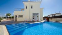 Bazén v ubytování Protaras Holiday Villa 196 nebo v jeho okolí