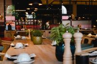 Reštaurácia alebo iné gastronomické zariadenie v ubytovaní LOEV - VELA Hotels