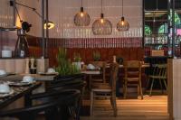 Reštaurácia alebo iné gastronomické zariadenie v ubytovaní LOEV - VELA Hotels