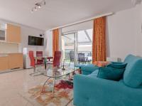 Televízia a/alebo spoločenská miestnosť v ubytovaní Apartments Villa Slavica
