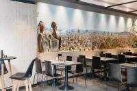Reštaurácia alebo iné gastronomické zariadenie v ubytovaní Hotel Travessera