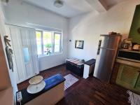Kuchyňa alebo kuchynka v ubytovaní Apartments and rooms by the sea Zaglav, Dugi otok - 8170