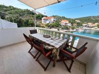 Bazén v ubytovaní Apartments and rooms by the sea Zaglav, Dugi otok - 8170 alebo v jeho blízkosti