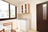 Kuchyňa alebo kuchynka v ubytovaní Apartments by the sea Sali, Dugi otok - 8174