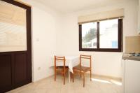 Kuchyňa alebo kuchynka v ubytovaní Apartments by the sea Sali, Dugi otok - 8174