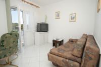 Telewizja i/lub zestaw kina domowego w obiekcie Apartments by the sea Kukljica, Ugljan - 8229