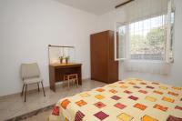 Posteľ alebo postele v izbe v ubytovaní Apartment Kukljica 8277b