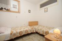 Posteľ alebo postele v izbe v ubytovaní Apartment Kukljica 8277b